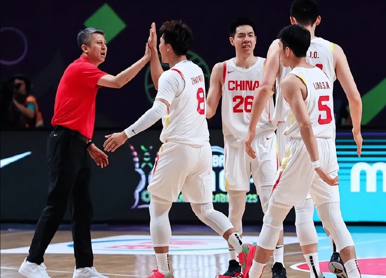 包含山东男篮发布备战花絮，集结日遗憾出局，欧联任务艰巨，身体对抗强度拉满的词条