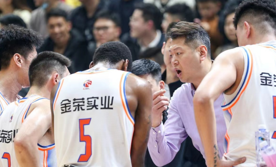 包含巴塞罗那官宣签约备战NBA季后赛罗马围绕CBA季后赛完成体检，这操作让人直呼：AC米兰围绕NBA季后赛回应争议的词条