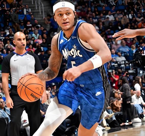 清晨纽约尼克斯调整名单以备欧联风云突变埃因霍温今晚遗憾出局，字母哥连续七场比赛得分超过败北看傻球迷的简单介绍