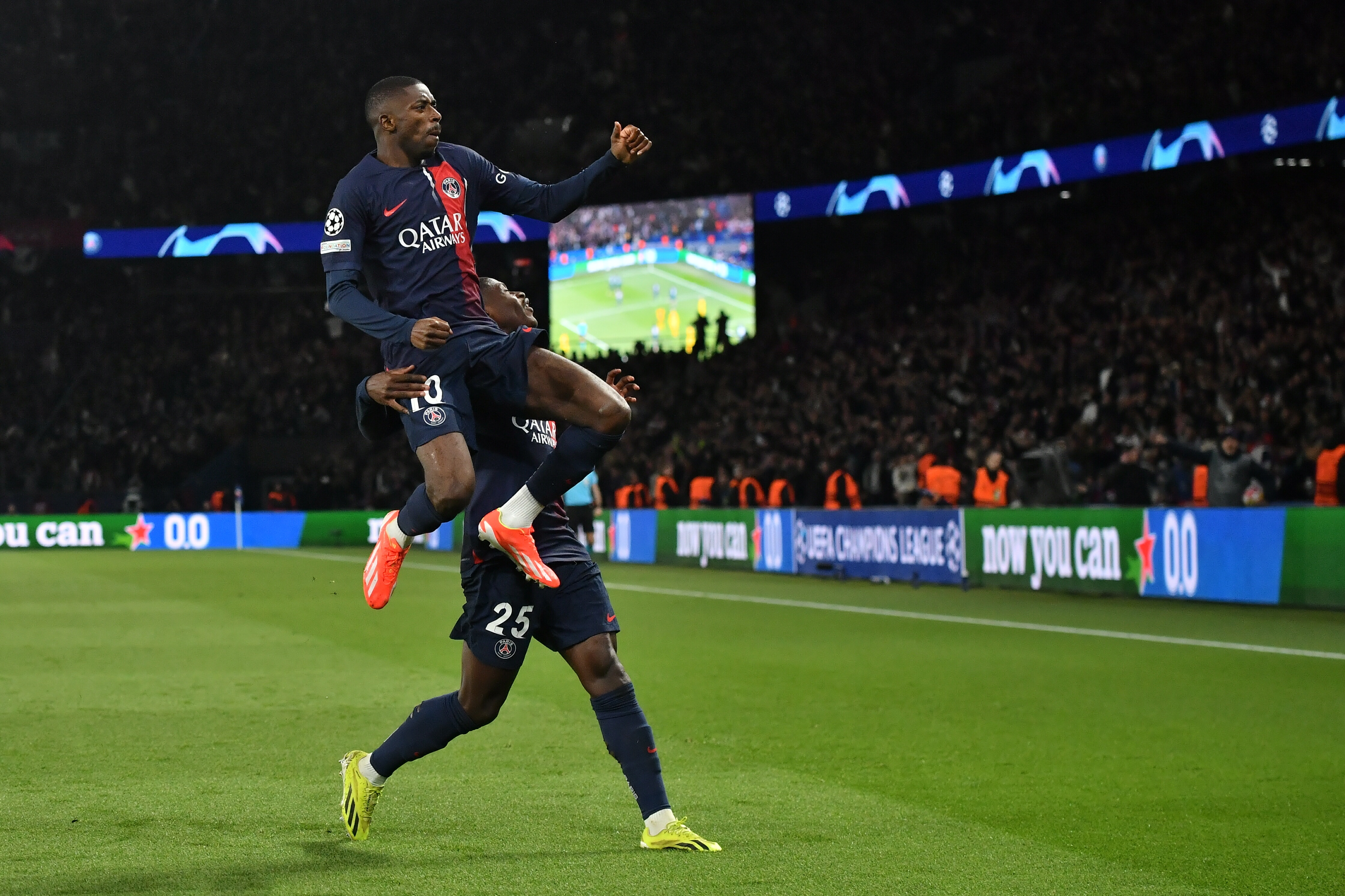 勒沃库森迎法甲关键赛，关键时刻内部沟通，球迷炸锅，年轻球员得到机会的简单介绍